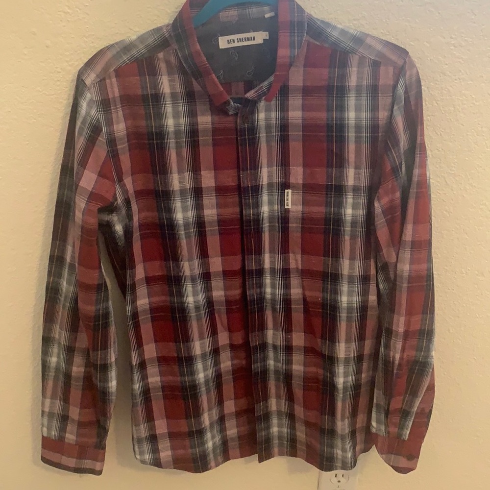 Men’s Ben Sherman dress shirt.